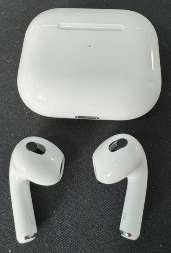 Zdjęcie oferty: Słuchawki bezprzewodowe Apple AirPods 3