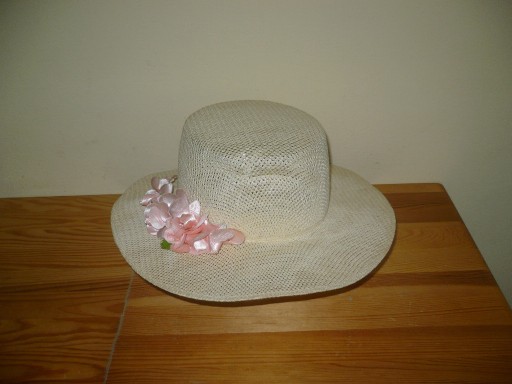 Zdjęcie oferty: Elegancki kapelusz na lato roz. M/L, obwód 57cm