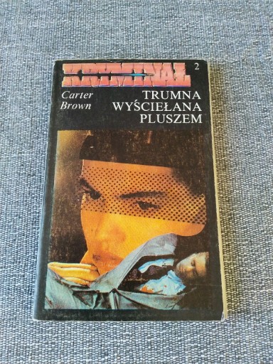 Zdjęcie oferty: Carter Brown Trumna wyściełana pluszem 