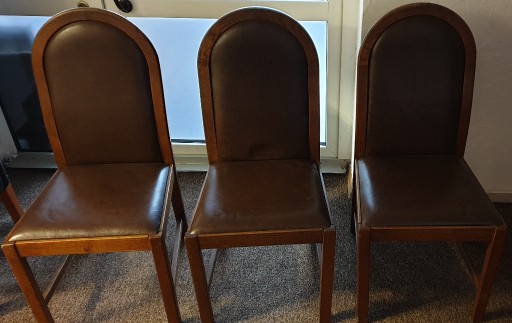 Zdjęcie oferty: Krzesła z obiciem skórzanym 300 zł  za 3 szt. 