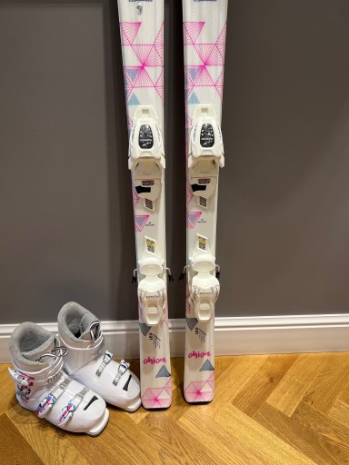 Zdjęcie oferty: Narty kije volkl Chica 120cm buty Rossignol 225   