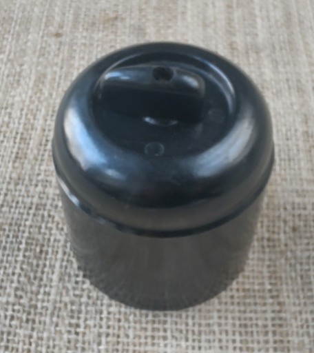 Zdjęcie oferty: Wyłącznik bakelitowy 8 cm, natynkowy, retro