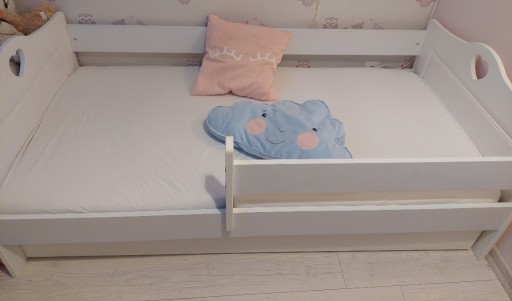 Zdjęcie oferty: Łóżko dziecięce z materacem 