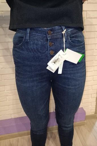 Zdjęcie oferty: Guess Spodnie jeansowe r. 26/29 NOWE