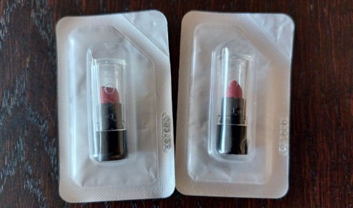 Zdjęcie oferty: Avon ultramatowa szminka Boom Boom Rouge próbka 