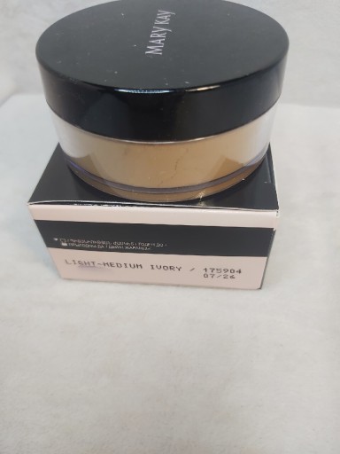 Zdjęcie oferty: Jedwabisty Puder Wygładzający Light  Medium Ivory