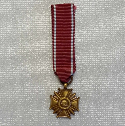 Zdjęcie oferty: Miniatura - Brązowy Krzyż Zasługi