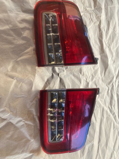 Zdjęcie oferty: Lampa tylna prawa i lewa klapa Citroen C5