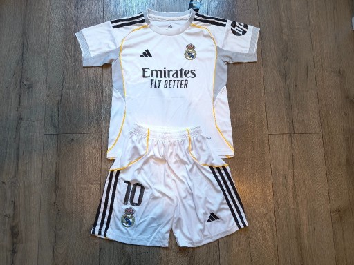 Zdjęcie oferty: Strój dziecięcy Real Madryt 2025/26 Mbappe 10 r. na 125-135 cm