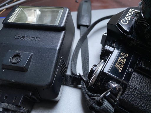 Zdjęcie oferty: Canon A1 Aparat analogowy z lampa błyskową   