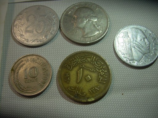 Zdjęcie oferty: Zestaw monet świat 5 szt Egipt, USA, Singapur ...