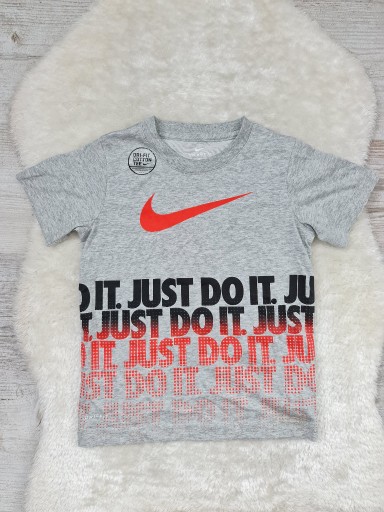 Zdjęcie oferty: Koszulka T-shirt Nike Swoosh Rozmiar 110 - 116