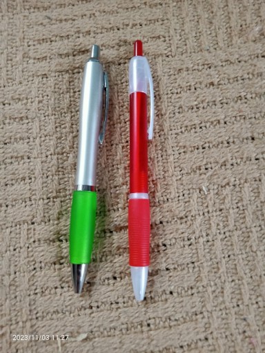 Zdjęcie oferty: Długopisy z niebieskim wk