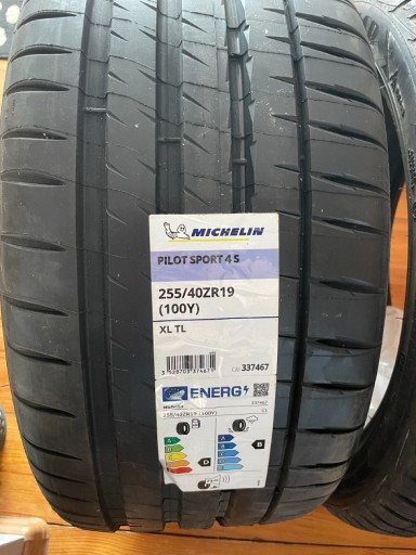 Zdjęcie oferty: Michelin Pilot Sport 4S 255/40/19 100Y - nowa