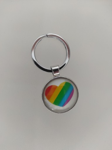 Zdjęcie oferty: Brelok serce LGBT+ tęcza 