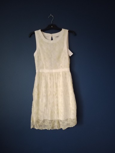 Zdjęcie oferty: Nowa koronkowa sukienka z wycięciem Vero Moda M