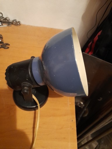 Zdjęcie oferty: Stara sprawna lampa industrialna