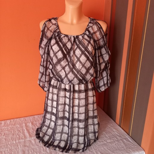 Zdjęcie oferty: sukienka w kratę z odkrytymi ramionami s/m