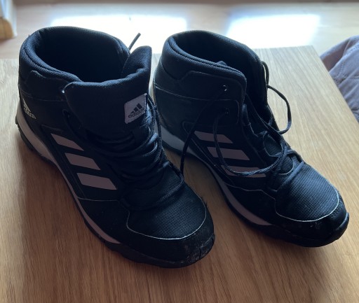 Zdjęcie oferty: Buty zimowe chłopiec Adidas traxion rozm 38,5