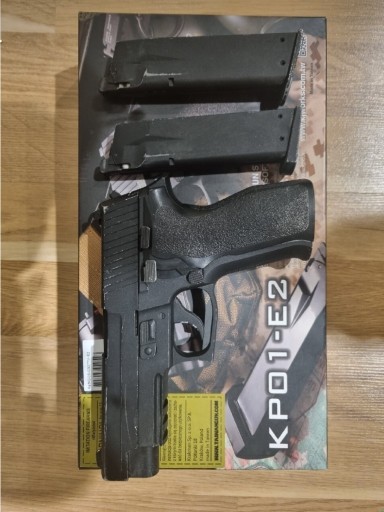 Zdjęcie oferty: Replika pistoletu KP-01-E2 (green gas)