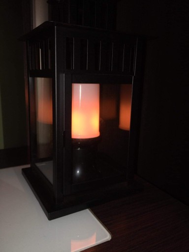 Zdjęcie oferty: Lampa lampion z żarówką LED imitującą płomień