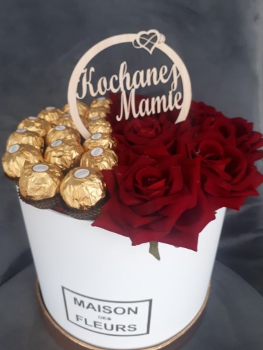 Zdjęcie oferty: Box ze słodyczy i kwiatów