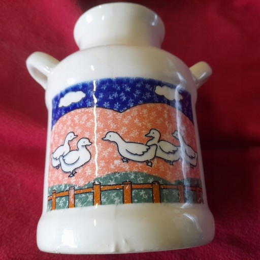 Zdjęcie oferty: Wazonik ceramiczny z ładnym wzorem TAIWAN