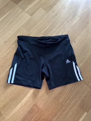 Zdjęcie oferty: Spodenki do biegania adidas women rozmiar S