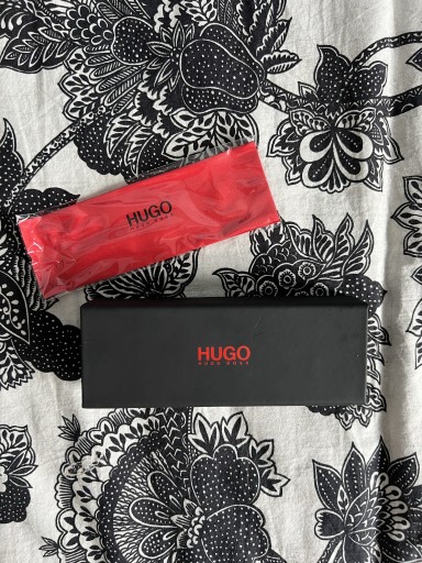 Zdjęcie oferty: Etui magnetyczne na okulary Hugo Boss