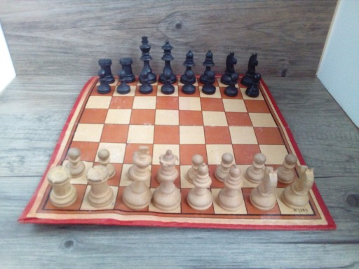 Zdjęcie oferty: gra w szachy klee-spiel z lat50,figury i pionki 32