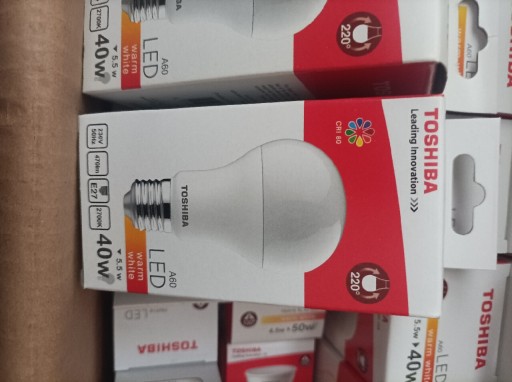 Zdjęcie oferty: Żarówki żarówka Toshiba LED 40W 5,5W 470Im E27