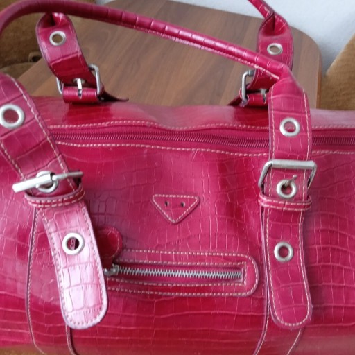 Zdjęcie oferty: Solidna duża pojemna wytrzymała bordowa torba podróżna 