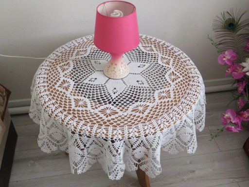 Zdjęcie oferty: Obrus na okrągły stół wykonany szydełkiem