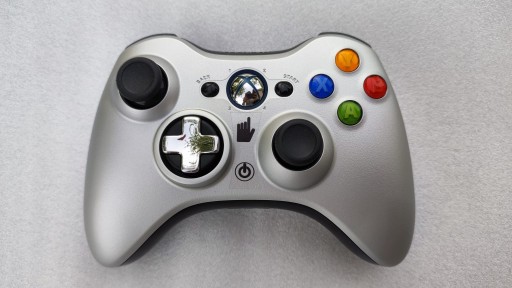 Zdjęcie oferty: Pad Bezprzewodowy Xbox 360 Srebrny D-Pad JAK NOWY 