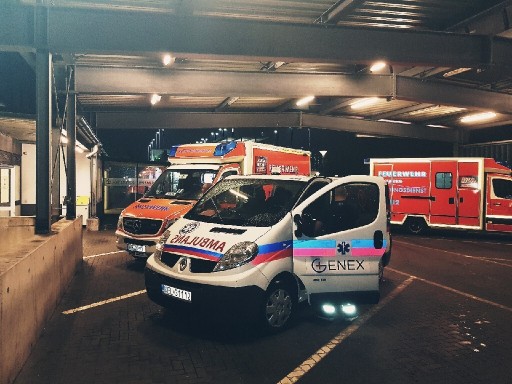 Zdjęcie oferty: Transport Medyczny Sanitarny Ambulans Karetka 24h