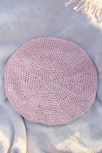 Zdjęcie oferty: Jasnoróżowy beret handmade