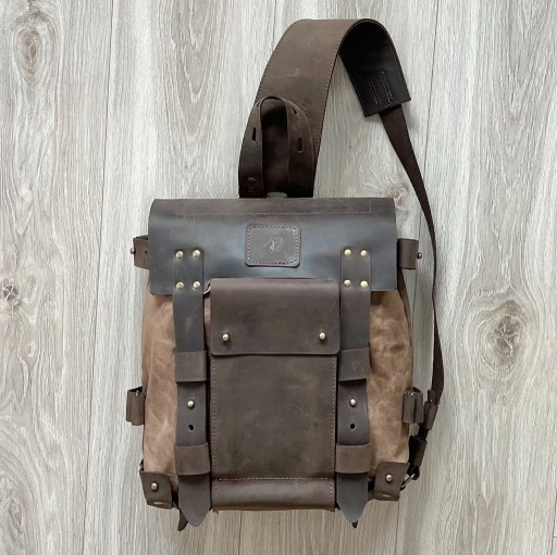 Zdjęcie oferty: Skórzany brązowy plecak na jeden pas nośny.