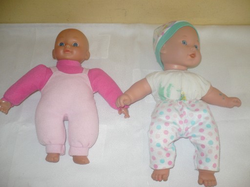 Zdjęcie oferty: 2 lalki bobasy z miękkim korpusem 30 cm i 24,5 cm