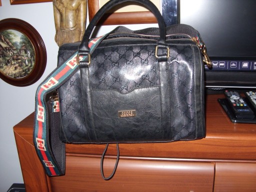 Zdjęcie oferty: Torebka-kuferek Gucci mieści A4