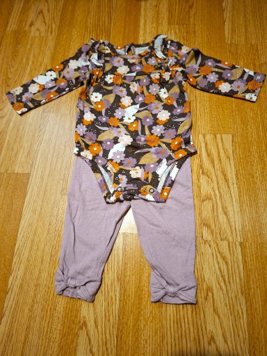 Zdjęcie oferty: Body i leginsy zestaw "Gustowny" komplet Carters 62 st.bdb + OPAKOWANIE