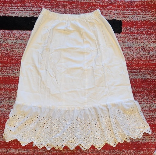 Zdjęcie oferty: Spódnica biała z falbaną (haft angielski), r. 42