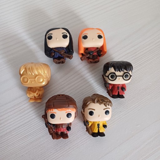 Zdjęcie oferty: Zestaw 6 figurek Harry Potter Kinder joy Quidditch