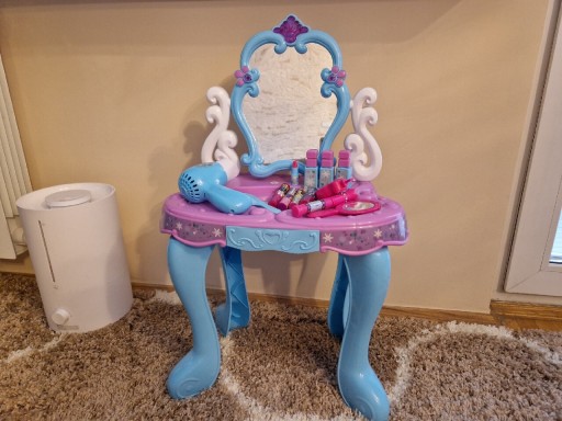 Zdjęcie oferty: Toaletka dla dziewczynki z akcesoriami lustro