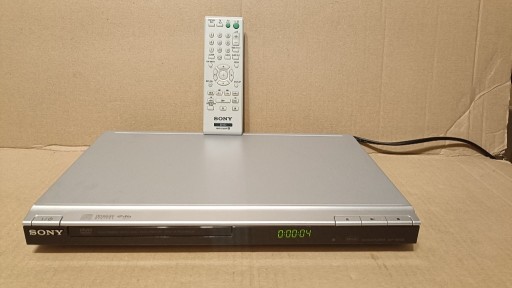 Zdjęcie oferty: Odtwarzacz DVD : SONY DVP-SR100 z pilotem