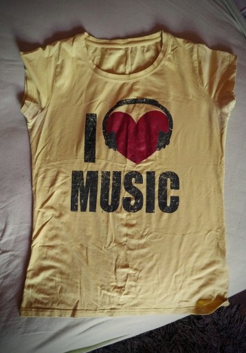 Zdjęcie oferty: T-shirt z nadrukiem I LOVE MUSIC. Rozm. L/XL.