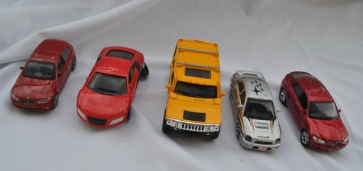 Zdjęcie oferty: zestaw 5 samochodów hummer bmw subaru i inne