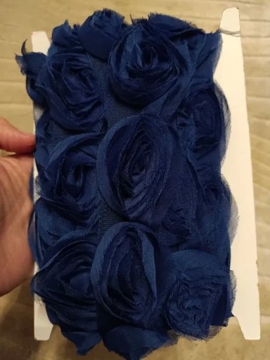 Zdjęcie oferty: tasiemka (CAŁA ROLKA) na tiulu róże chabrowe 60mm