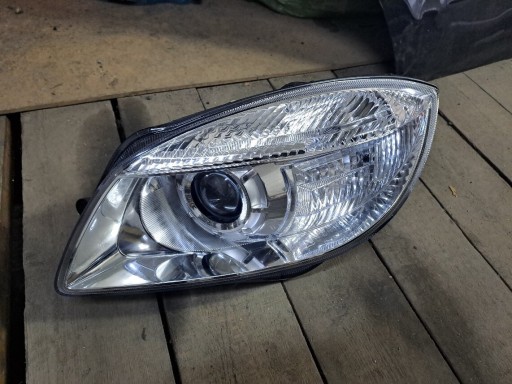 Zdjęcie oferty: Lampa lewa Skoda Fabia II 2 Bi halogen NOWA przód 