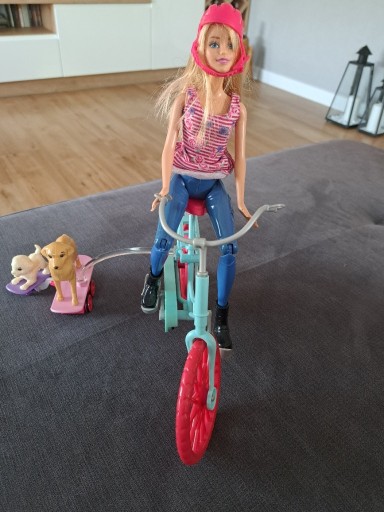 Zdjęcie oferty: Lalka barbie na rowerze