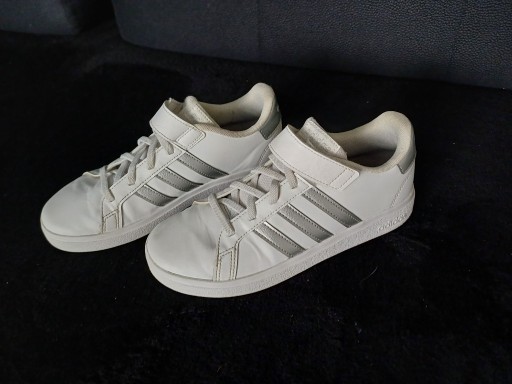 Zdjęcie oferty: Adidaski białe dziewczęce r. 35